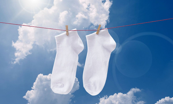 Будут новее, чем в магазине: посеревшие носки отбелят 2 копеечных средства